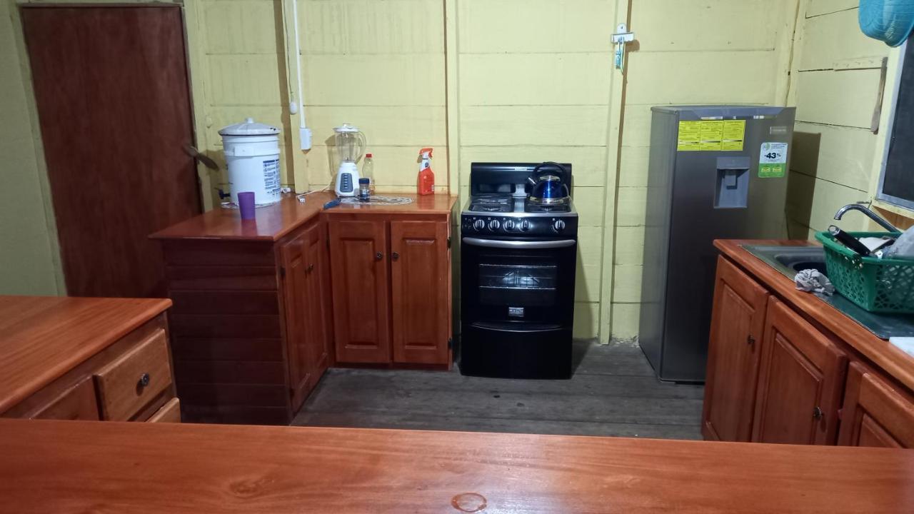 Casa Manati Ξενοδοχείο Lívingston Εξωτερικό φωτογραφία